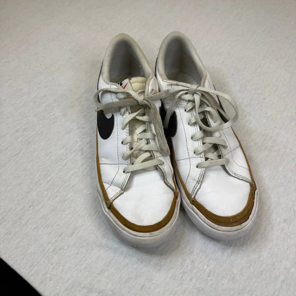 Nike Court Royale 2 Low White Black Gold Sneakers Youth Size 6Y DA5380 102‎